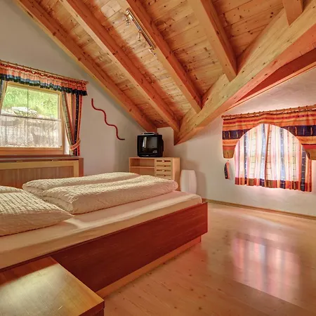 Chasa Vallaina Apartment