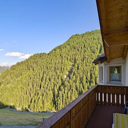 Chasa Vallaina Apartment